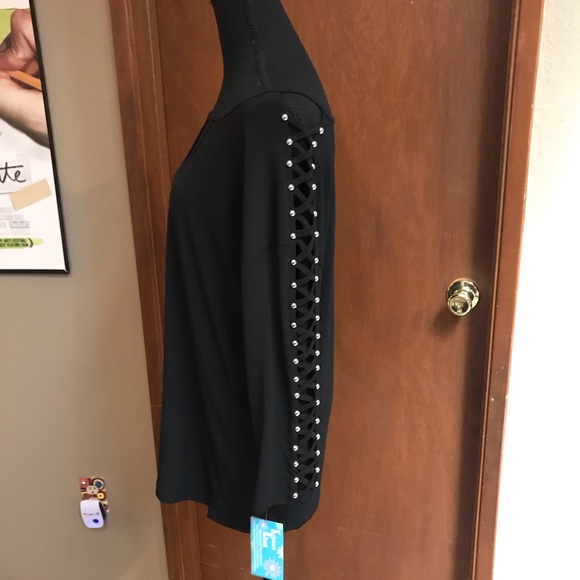 DONATED Rocker top with lattice sleeve, keyhole neck L NWT - Picture 6 of 6